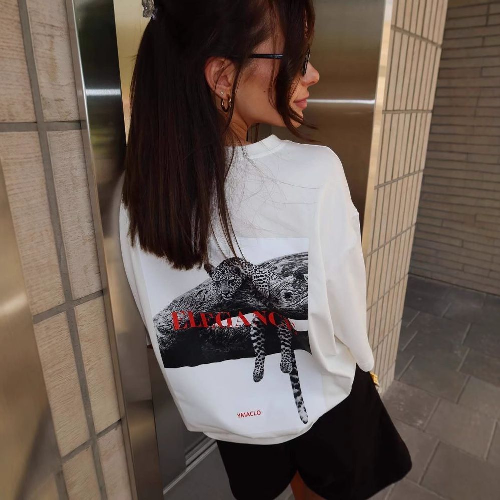 Minimalist White Tee with Blac - огляд і ціна Streetwear Brand Graphic Designer